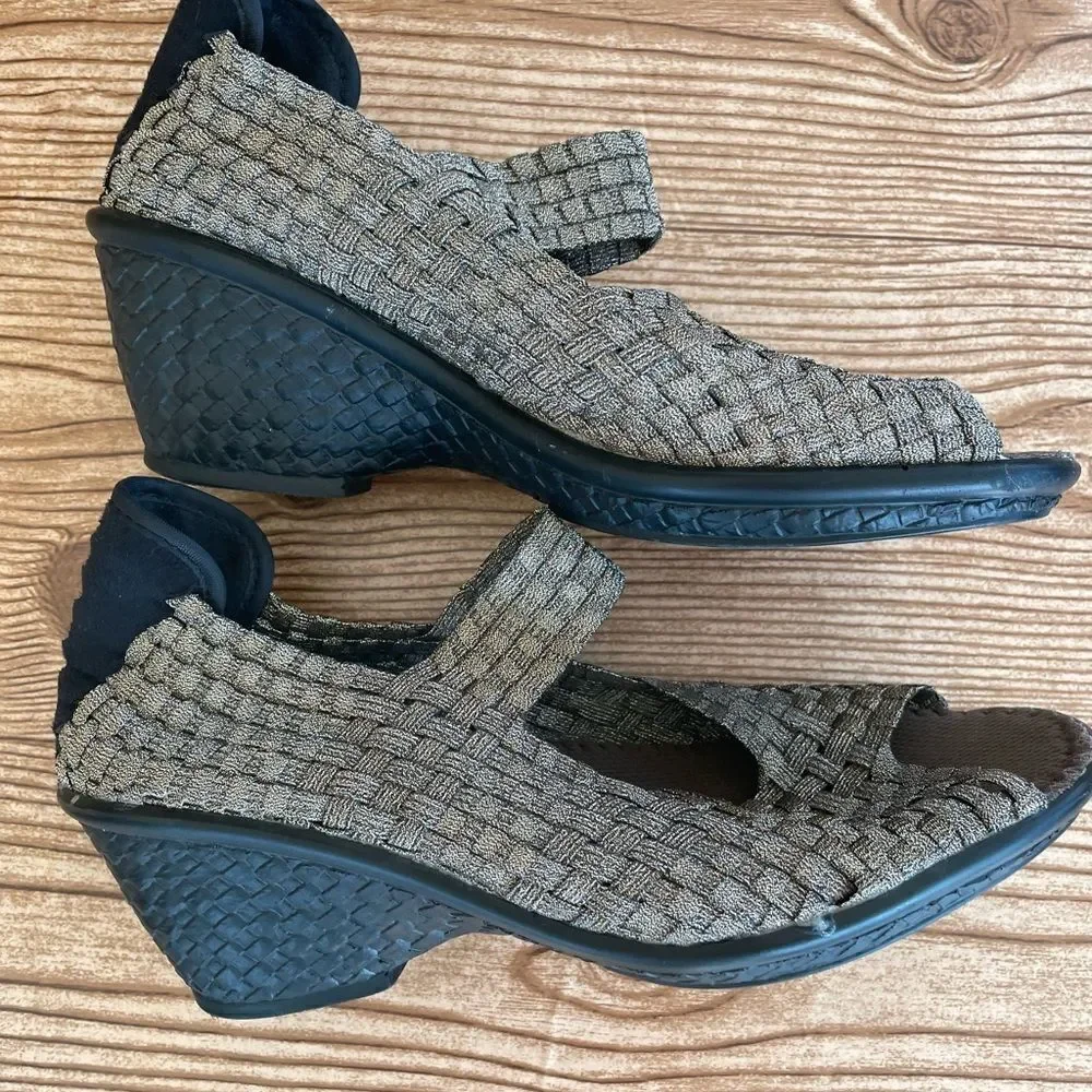 𝅺BM Bernie Mev metallic woven wedge sandals , size EU 37.